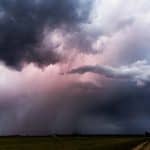 Pogoda w poniedziałek będzie groźna. Burze i nawałnice nad Polską