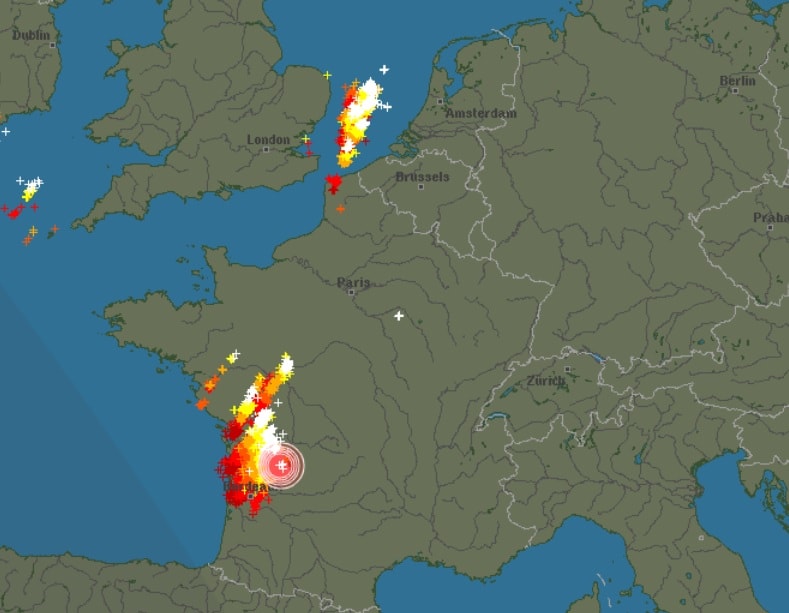 Aktywne burze od godzin porannych na zachodzie Europy