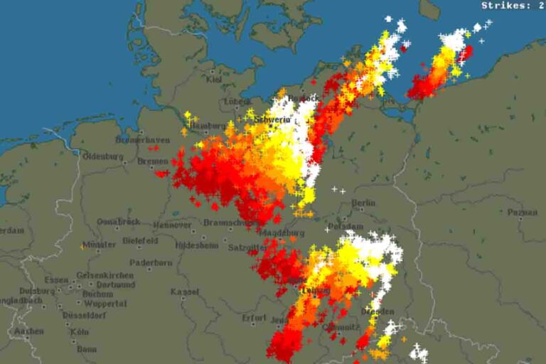Burze uderzą w Polskę. Nawałnice przyniosą grad. Linia szkwału i superkomórki