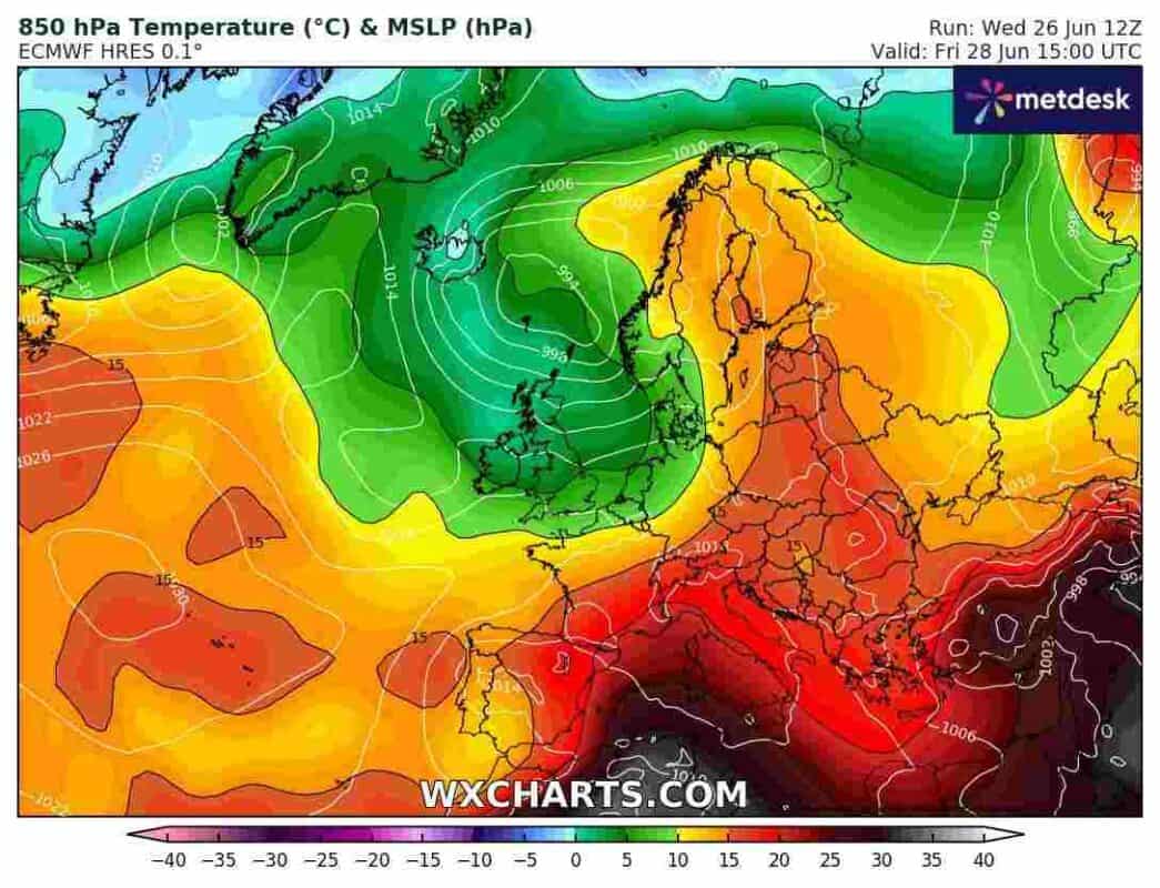Załamanie pogody na froncie atmosferycznym. Nawałnice i burze