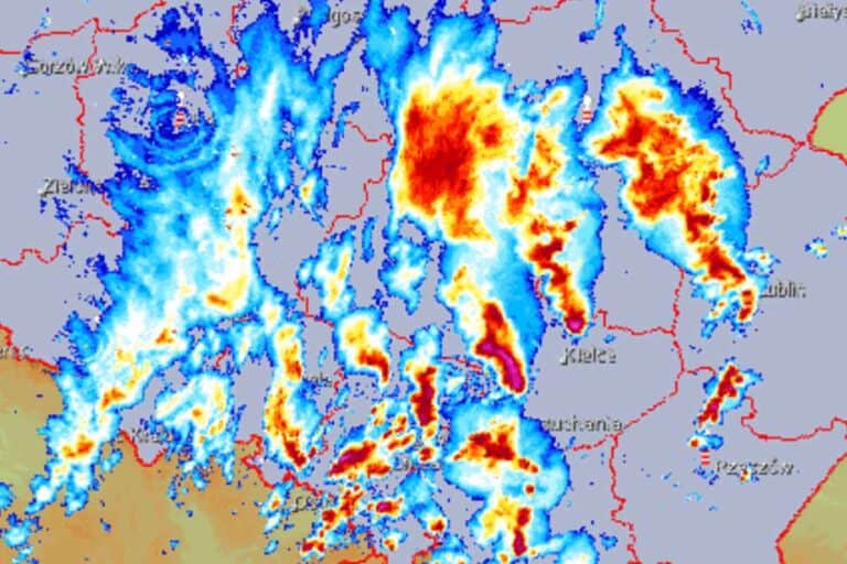 Nawałnice nad Polską. Silne superkomórki niosą gradobicia