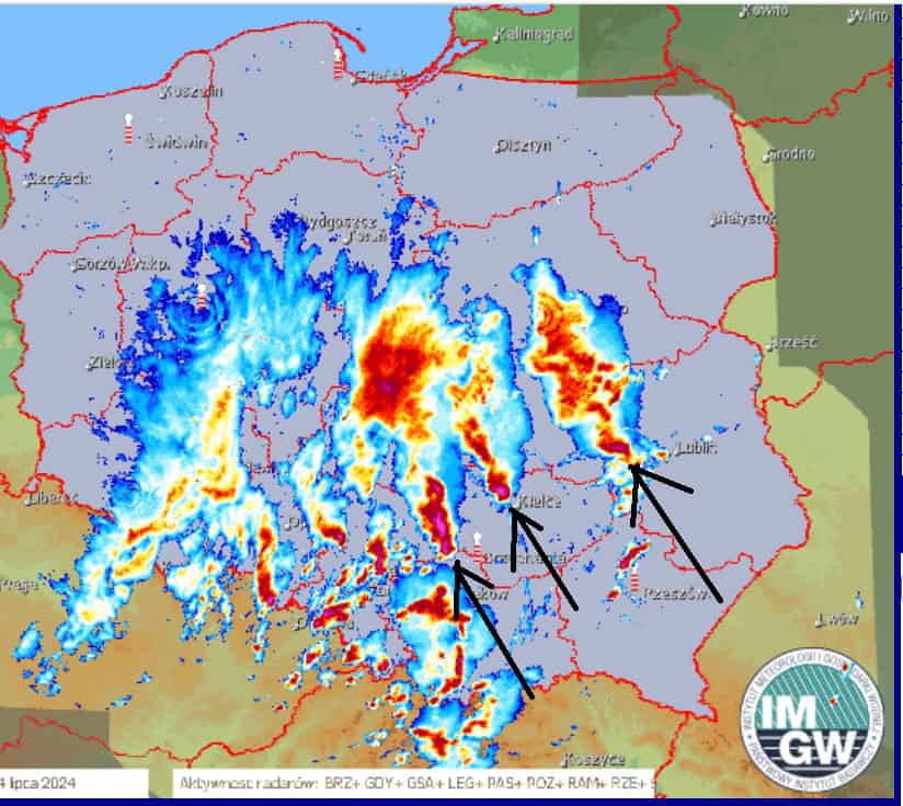 Superkomórki burzowe w nocy nad Polską