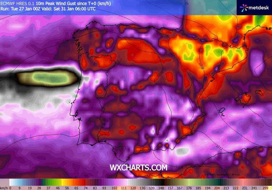 silny wiatr i burze