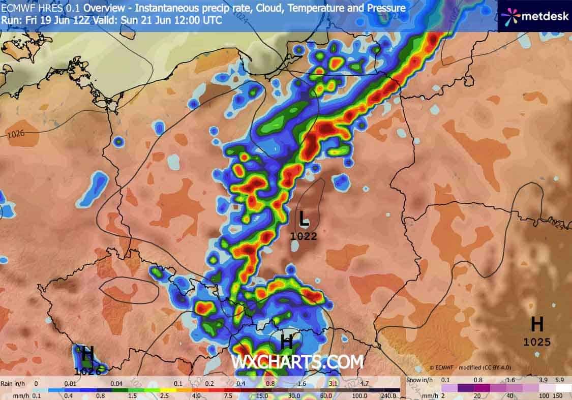 Uwaga na bardzo silne burze w niedzielę nad Polską