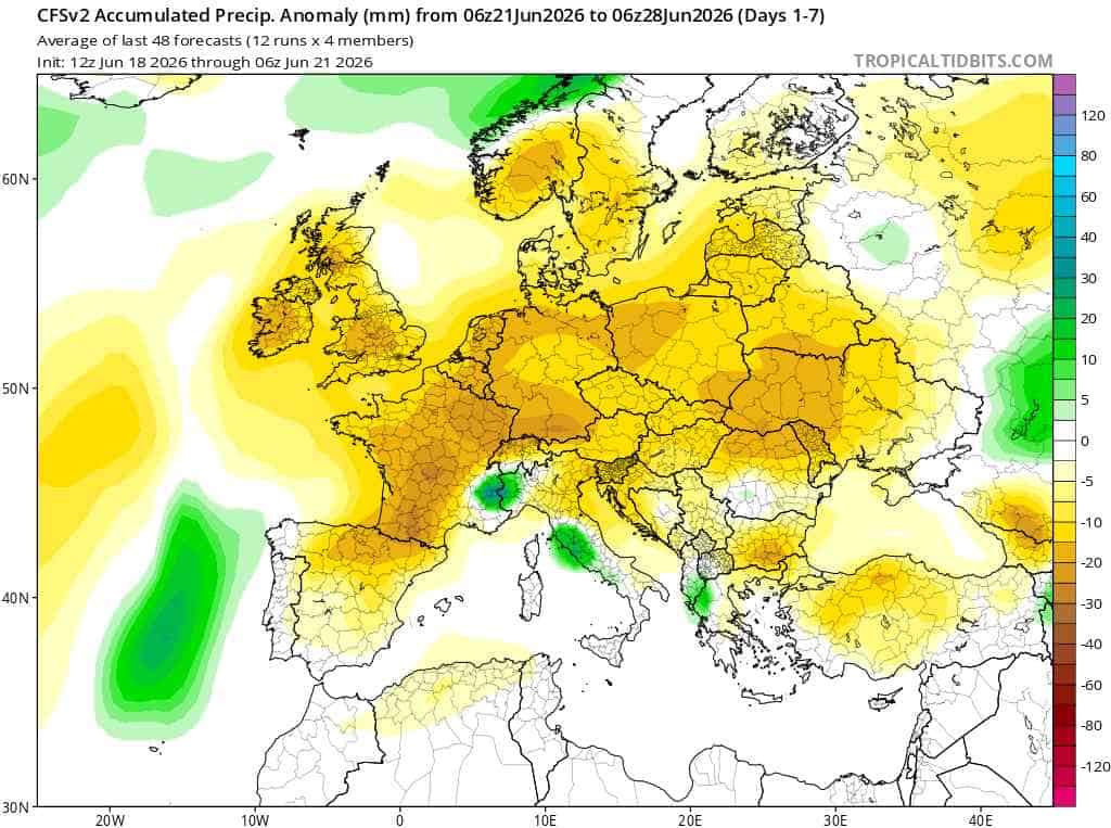 spora ujemna anomalia opadów według CFS